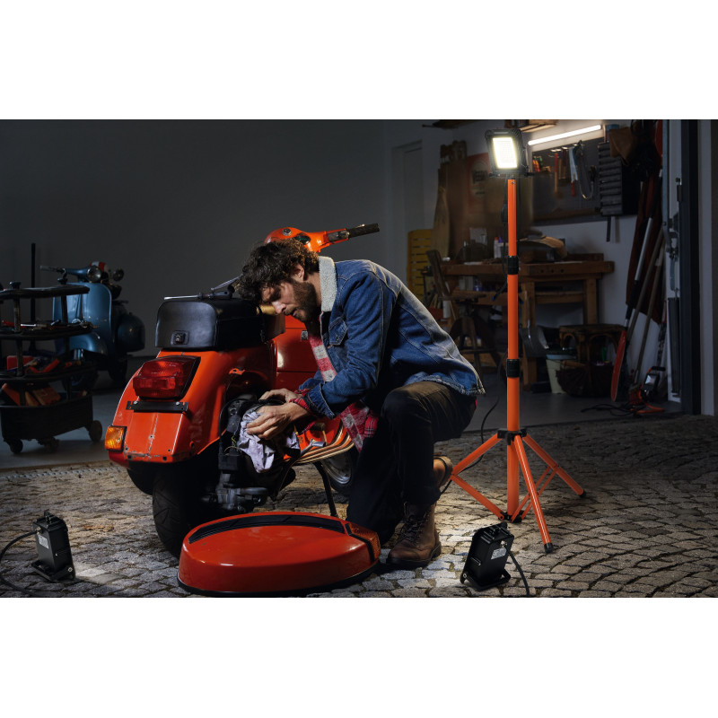 Прожектор LED 40W 220V 3600lm 4000K IP65 1695х657х755mm [4058075576575] LEDVANCE WORKLIGHT BATTERY TRIPOD