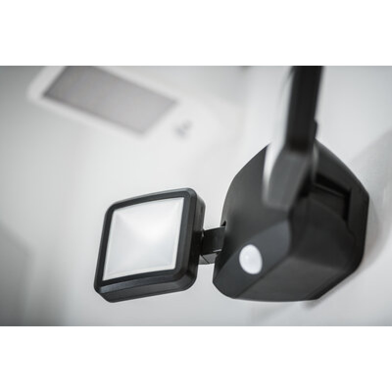 Светильник 10W 6V 480lm 4000K IP54 332x105x112mm [4058075227361] Ledvance BATTERY LED SPOTLIGHT DOUBLE